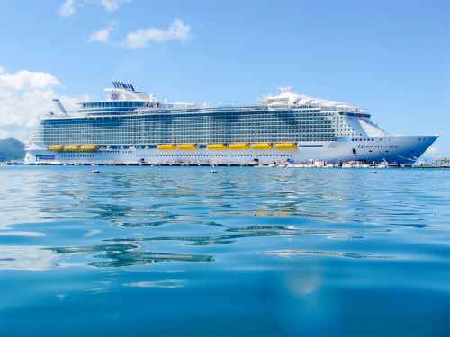 Новости туризма - Лайнер Royal Caribbean досрочно завершит круиз из-за вспышки инфекции на борту